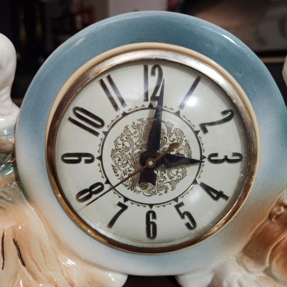 VINTAGE LANSHIRE FIGURAL MAN and WOMAN ELECTRIC MANTEL CLOCK Rococ style - Picture 5 of 9